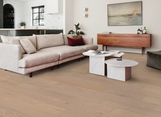 NOBLE HALL in Reine Hardwood